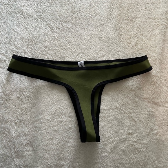 HOAKA SWIMWEAR Set - Picture 2 of 3